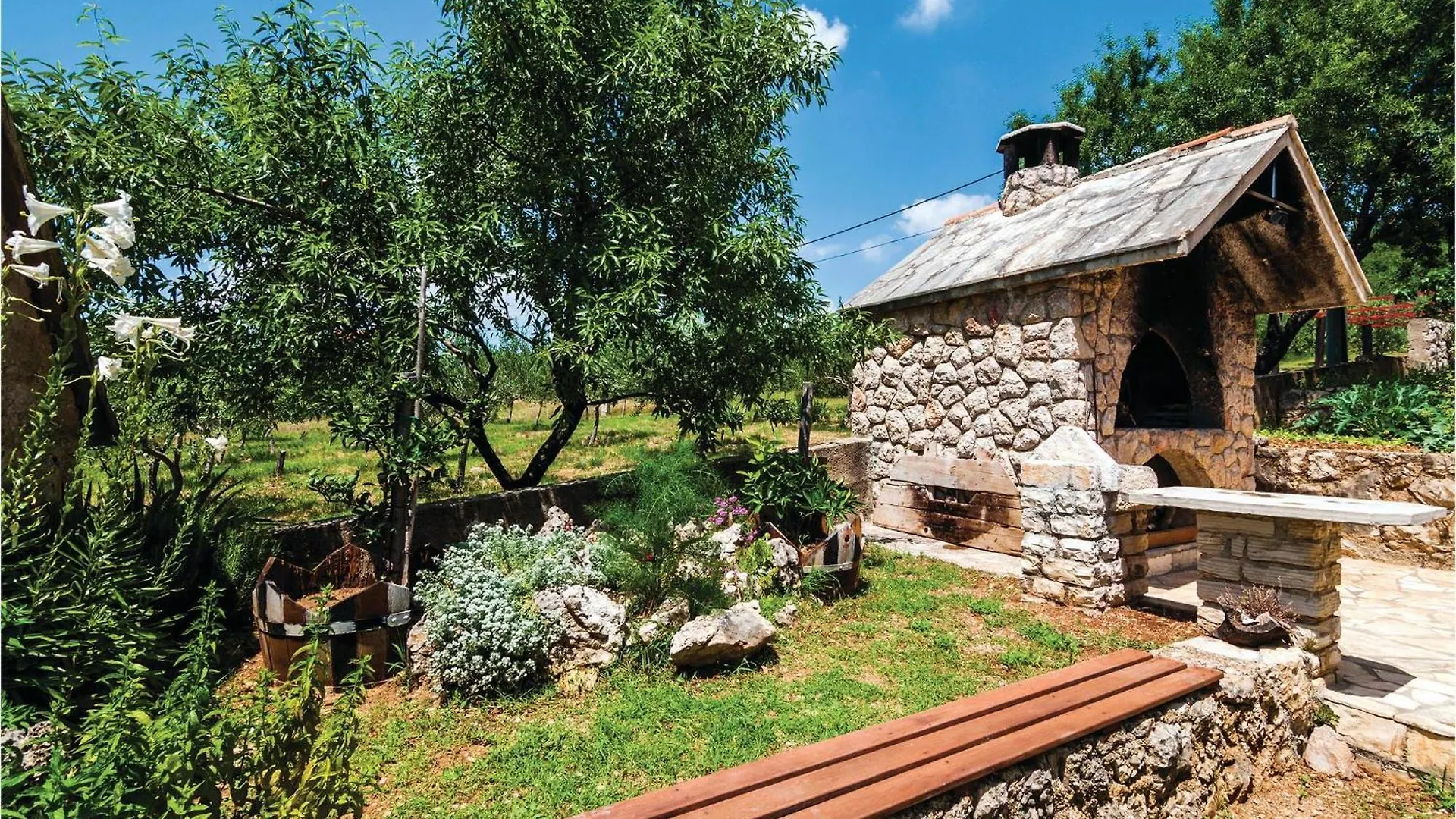 1 Bedroom Lovely Apartment In Krusevo 0*, Krusevo (Zadar) Croatia